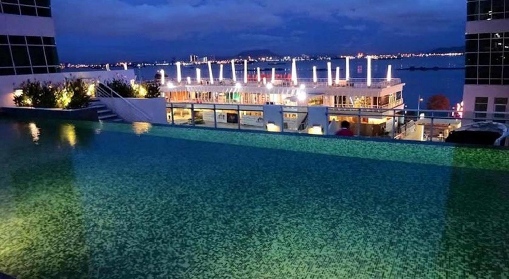 Maritime Luxury Suites Georgetown Exterior foto